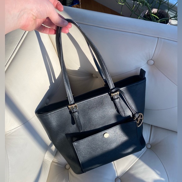 Michael Kors Jet Set 90s Minimalist Black Saffiano Leather Medium Tote w Gold - Picture 2 of 11